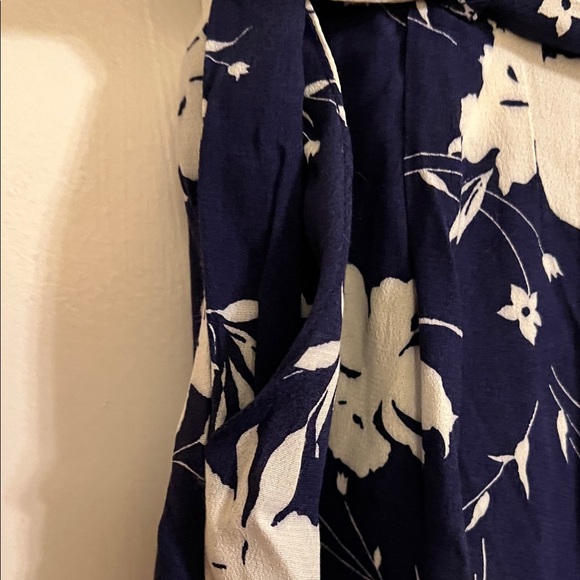 Forever 21 Floral Navy and White Women's Pants - Picture 4 of 9